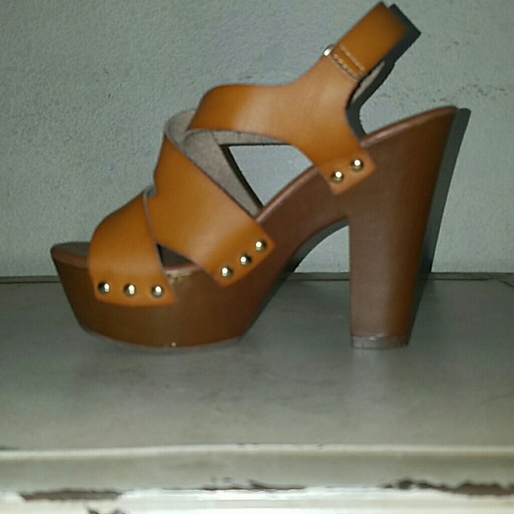 Mossimo Tan Heels - Picture 2 of 8